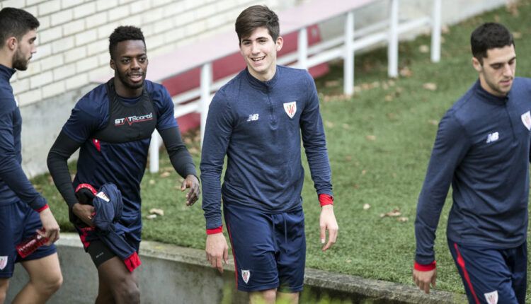 Jesús Areso en el centro de la imagen en un entrenamiento esta pasada campaña con el primer equipo la pasada campaña