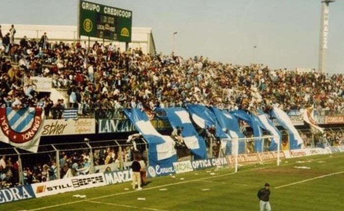 Aficionados del RCD Espanyol en las gradas del Nou Castalia de Castellón