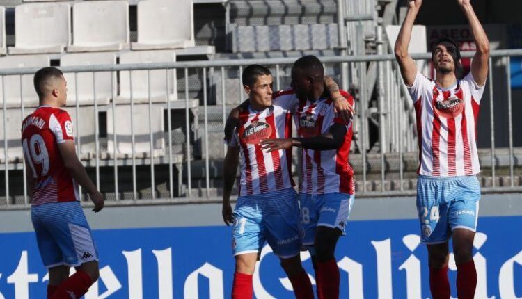 Jugadores del CD Lugo celebran uno de los goles frente al Girona