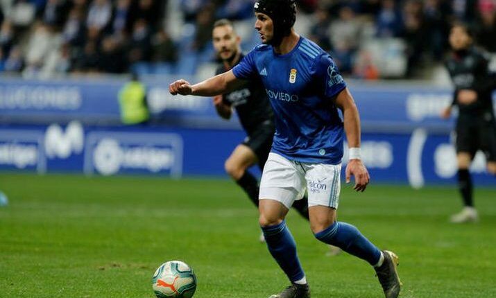 Luismi en un partido con el Real Oviedo