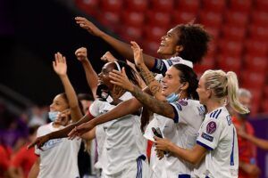 Las jugadoras del Lyon celebran el pase a la final