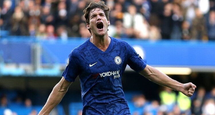 Marcos Alonso celebra un tanto con el Chelsea en 2019