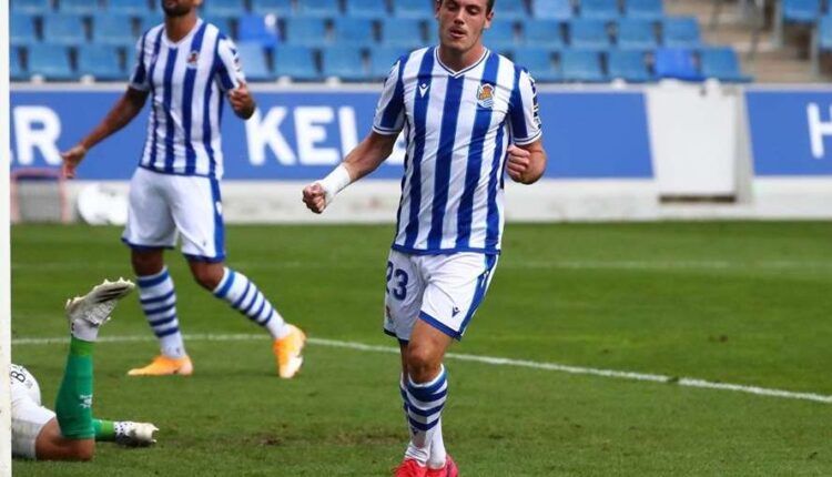 Jon Bautista anotando el 2-2 frente al Huesca en pretemporada