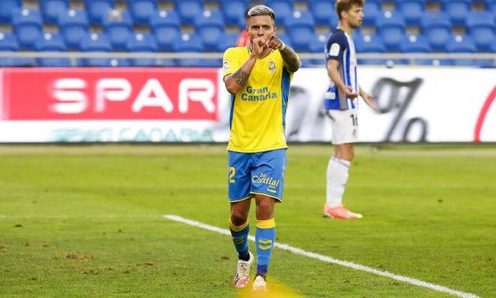 Juanjo Narváez celebra un gol en El Toralín con la UD Las Palmas