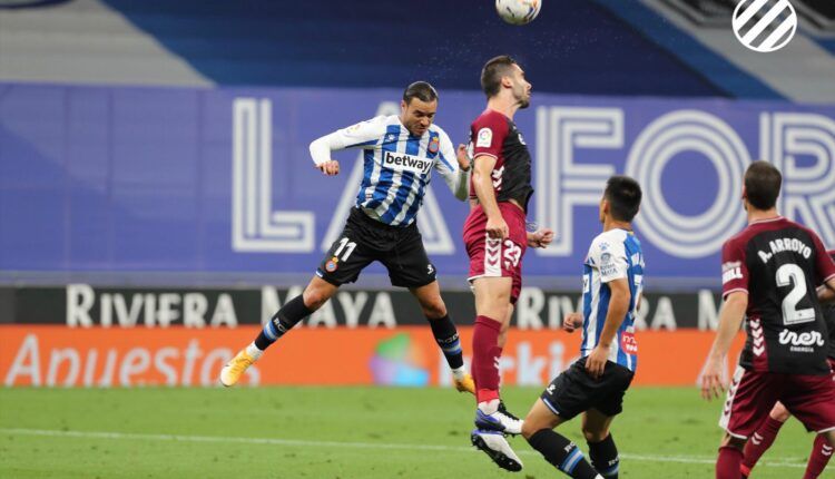 Raúl de Tomás en el debut liguero frente al Albacete