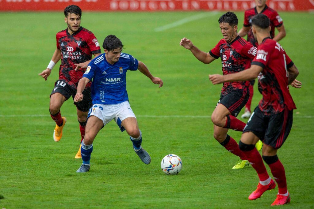 Lance del CD Mirandés - Real Oviedo