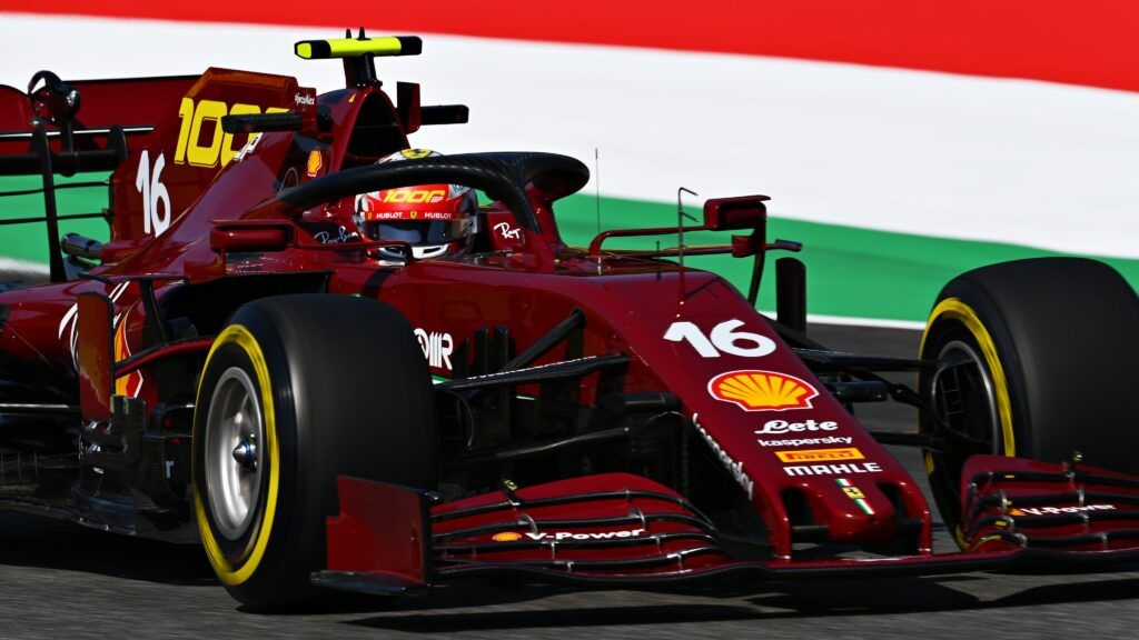 Charles Leclerc y la delivery especial de Ferrari