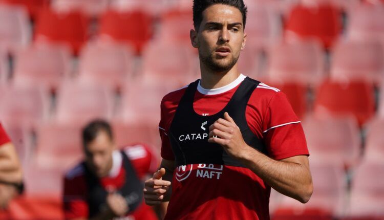 Juan Ibiza en un entrenamiento con la UD Almería en 2020