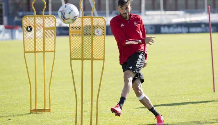 Enric Gallego en un entrenamiento con Osasuna