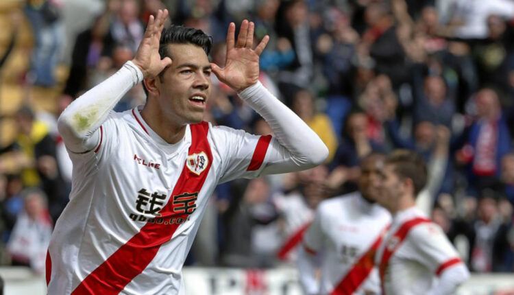 Miku celebra un gol en su etapa en el Rayo Vallecano