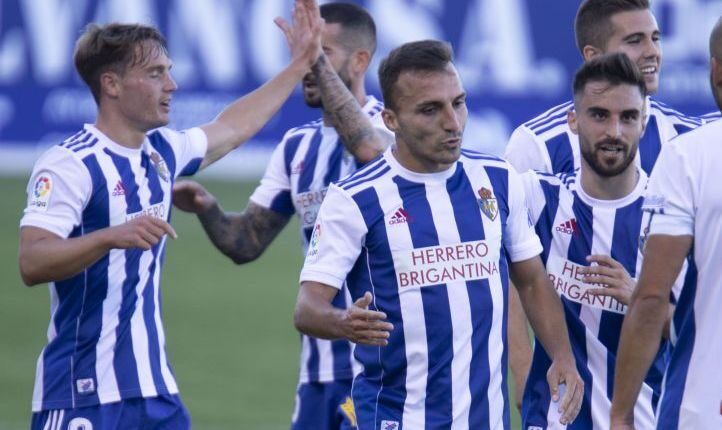 Jugadores de la Ponferradina celebrando un tanto