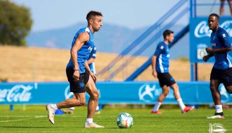 Rafa Navarro en un entrenamiento del Alavés