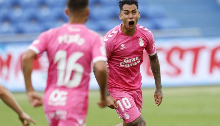 Araujo celebra su tanto ante los almerienses (@UDLP_Oficial)