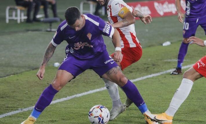 Álvaro Vázquez en su último partido con el Sporting