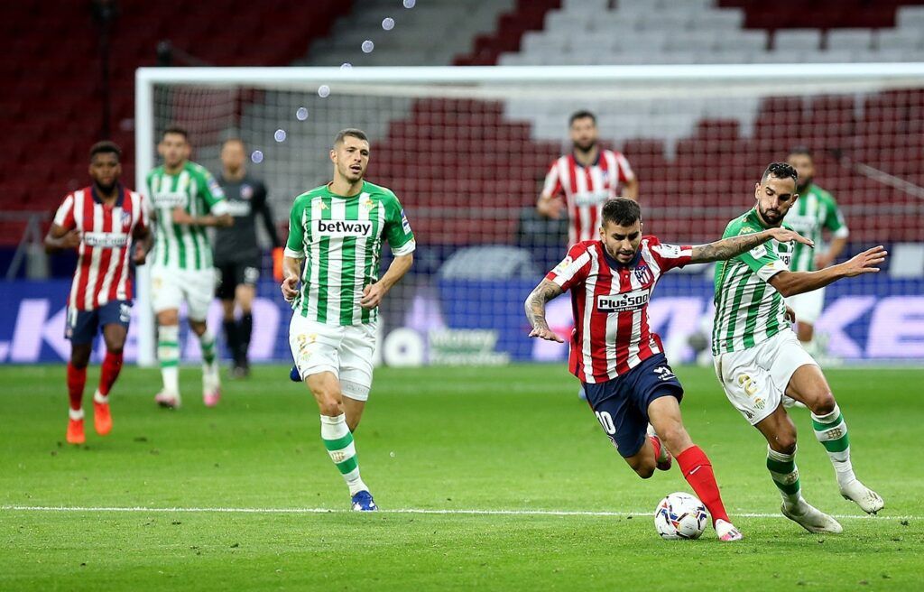 Lance de un Atlético - Betis