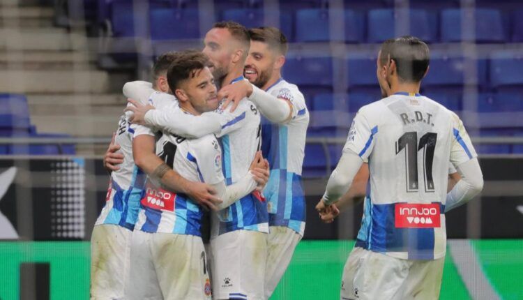 Celebración del gol de Adrián Embarba