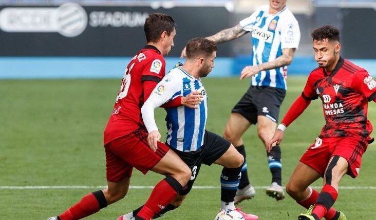 Lance de un encuentro entre Espanyol y Mirandés