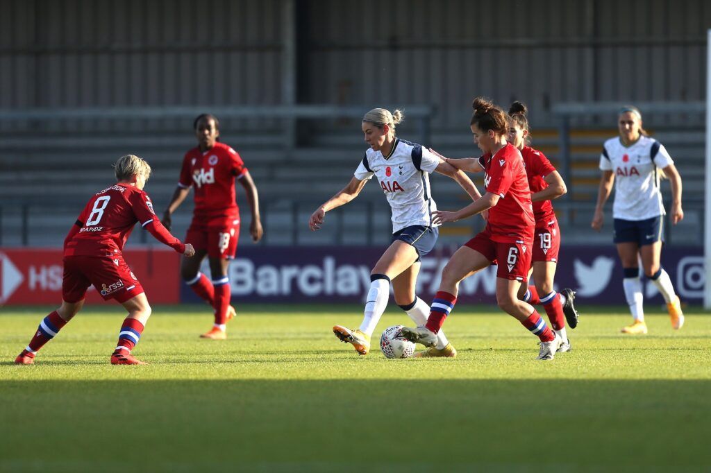 Alanna Kennedy contra Reading