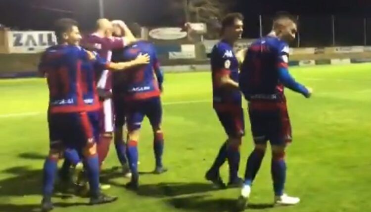 El Amorebieta celebra el 2-1 ante el Sanse