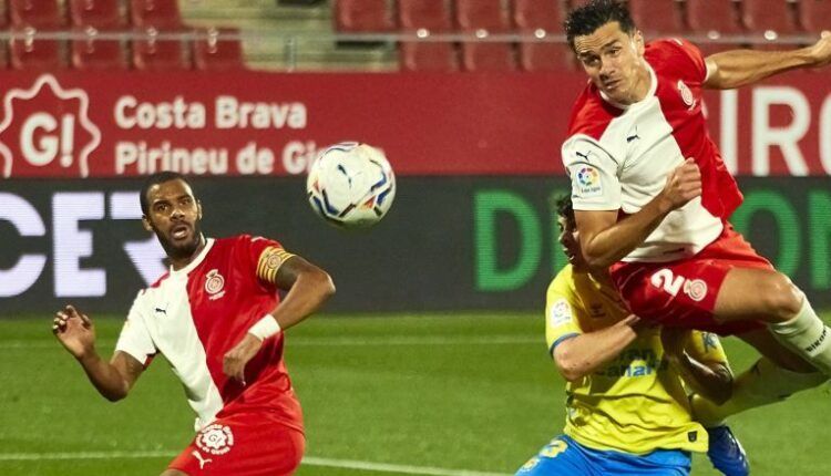 Bernardo remata a gol frente a la UD Las Palmas