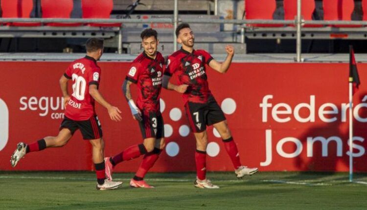 Iván Martín celebra un gol en Anduva