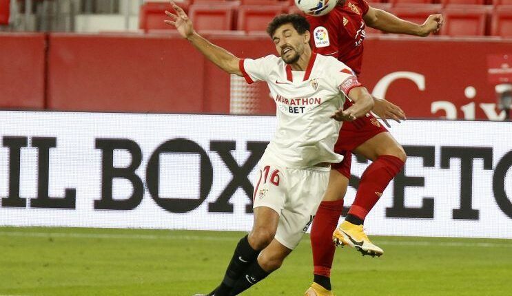 Jesús Navas en el partido contra Osasuna