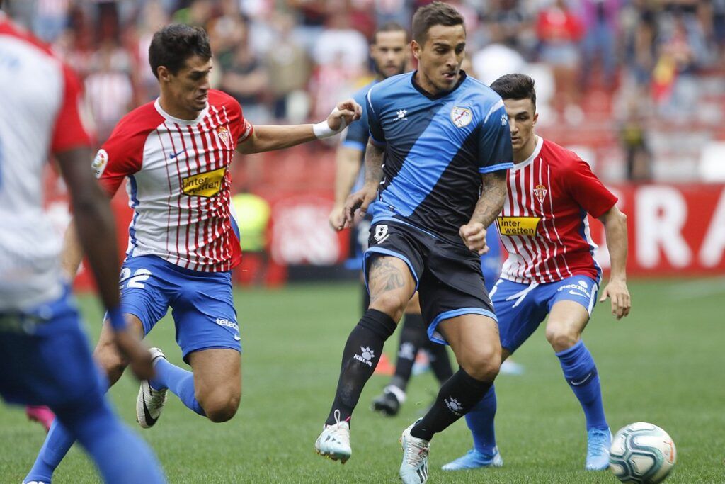 Lance de juego en un Sporting - Rayo