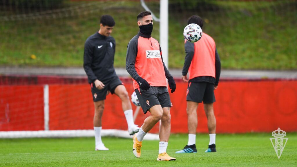 Álvaro Vázquez en un entrenamiento