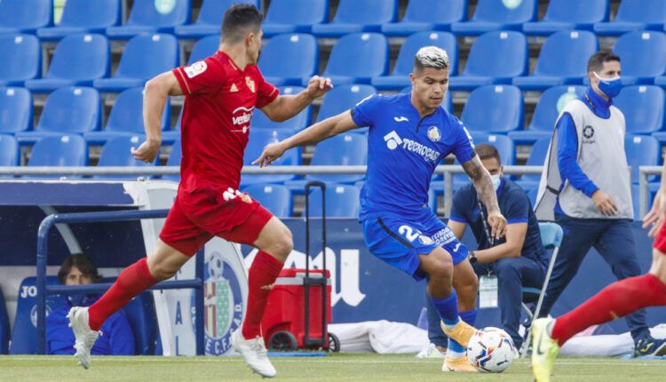 Cucho Hernández en un partido con el Getafe