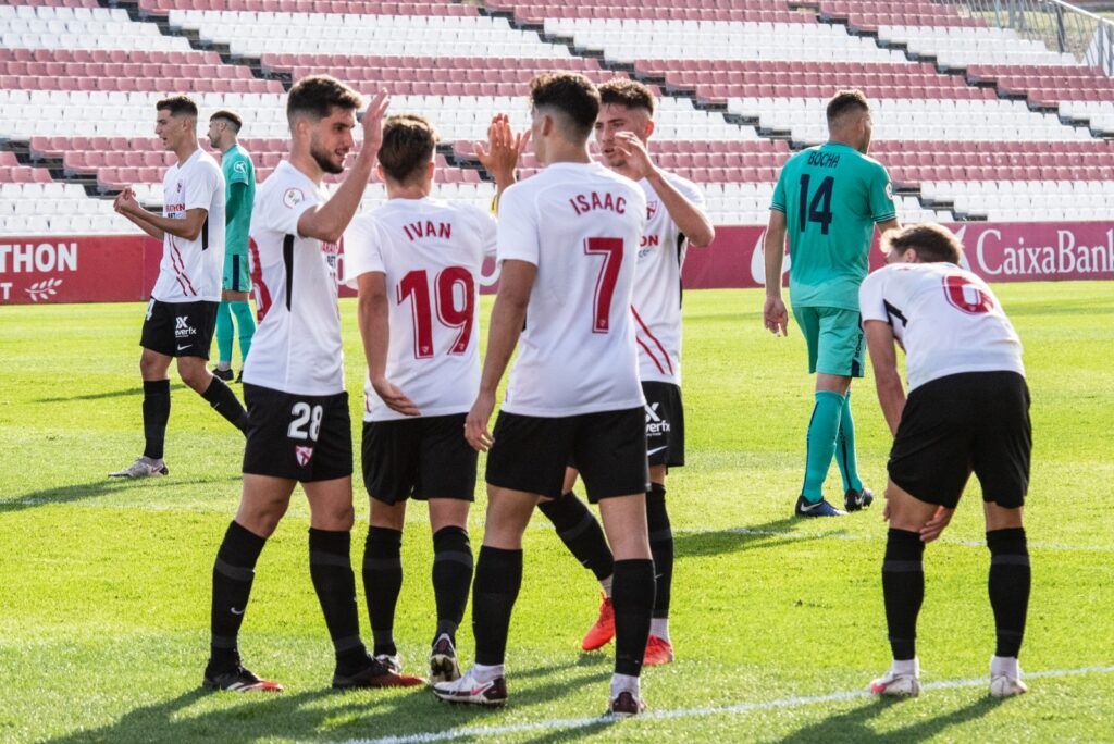 Sevilla Atlético celebra un gol