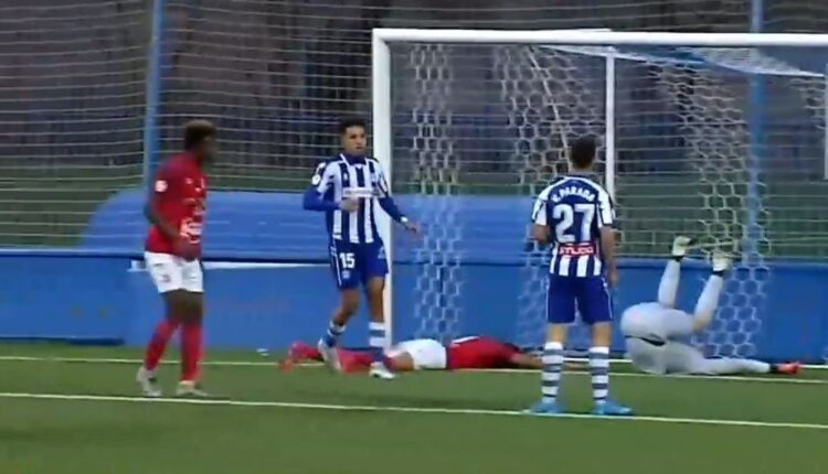 Lance del encuentro en Ibaia entre el Alavés 'B' y el CD Laredo