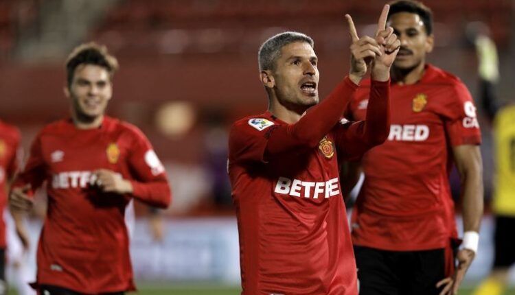 Salva Sevilla celebrando un gol