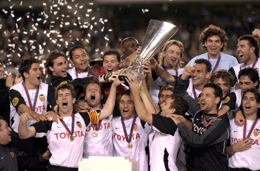 Año 2004, el Valencia CF gana el doblete "Liga y Uefa" y es coronado como mejor equipo del mundo| F: Efe deportes