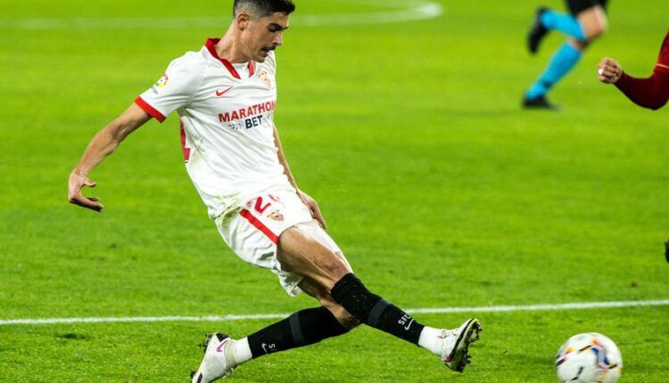 Carlos Fernández en un partido con el Sevilla