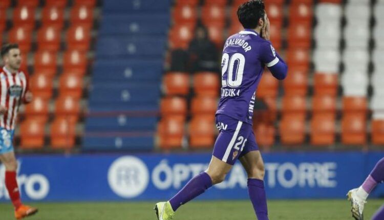 Cristian Salvador en un partido con el Sporting