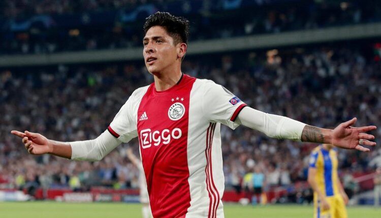 Edson Álvarez en un partido de Champions League con el Ajax