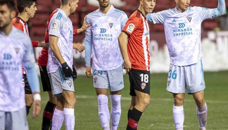 Lance del encuentro entre la UD Logroñés y CD Mirandés