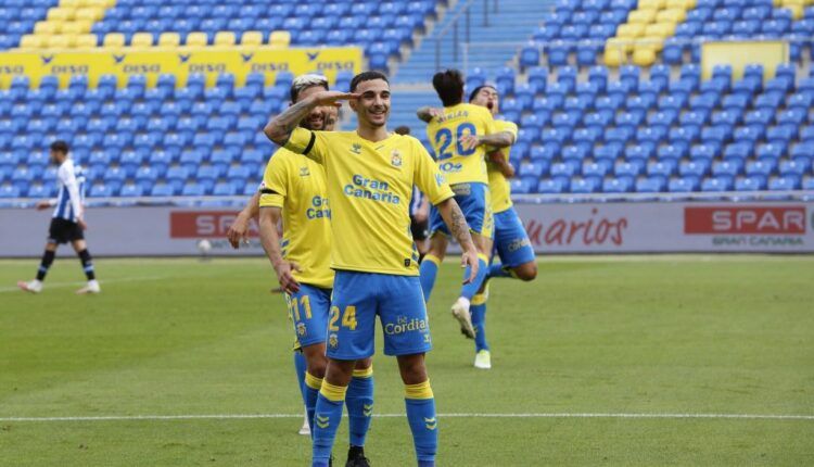 Rober González celebrando un gol con la UD Las Palmas