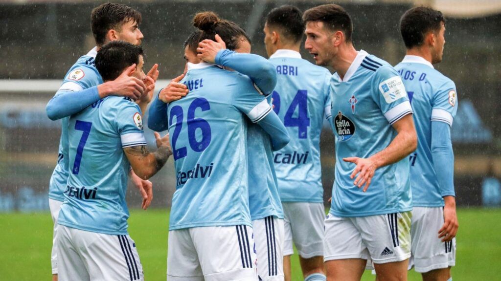 Jugadores del Celta 'B' celebran un gol