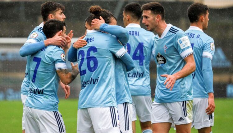 Jugadores del Celta 'B' celebran un gol