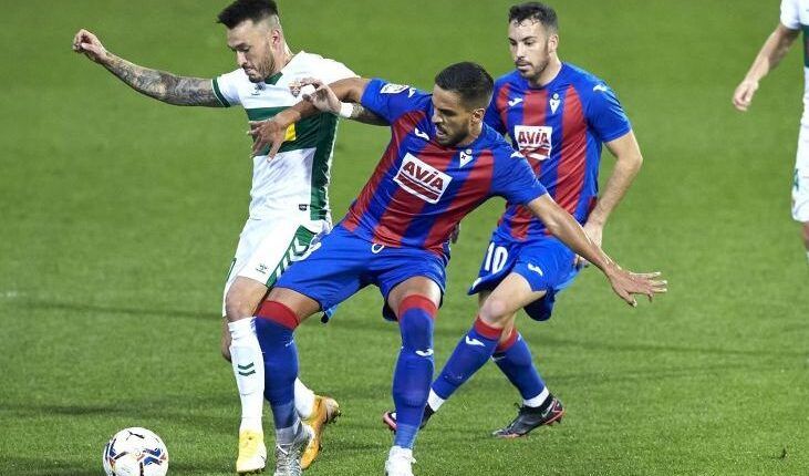 Lance del encuentro de la primera vuelta entre Elche y Eibar