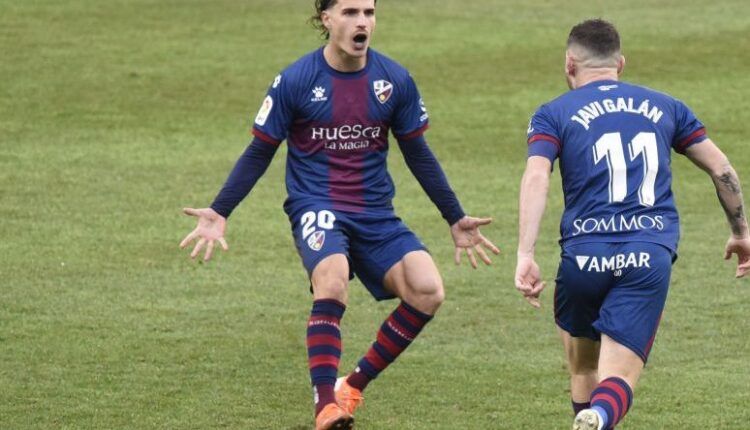 Javi Galán y Seoane celebran el gol ante el Real Madrid