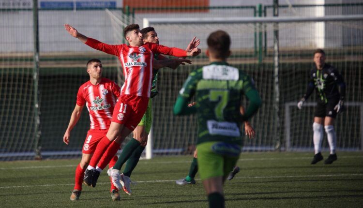 Lance del CD Guijuelo - Zamora CF disputado en el Municipal de Guijuelo