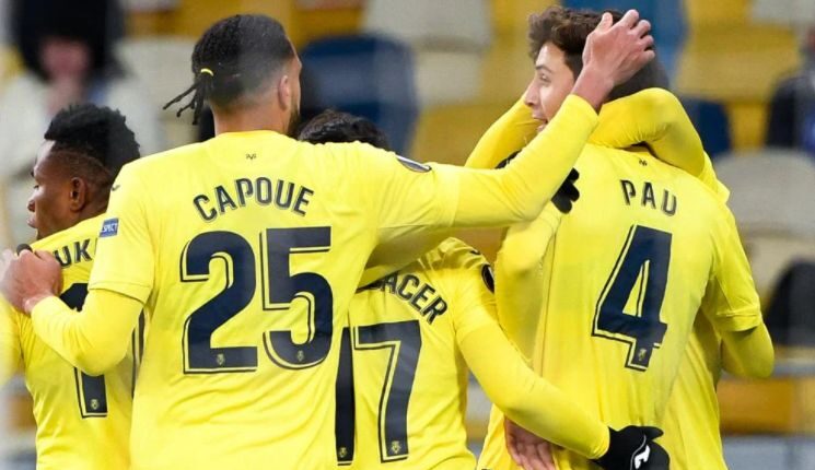 Jugadores del Villarreal celebran un gol