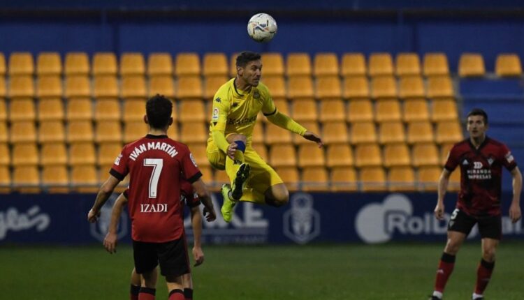 Lance del Alcorcón - Mirandés disputado el lunes 8 de marzo de 2021