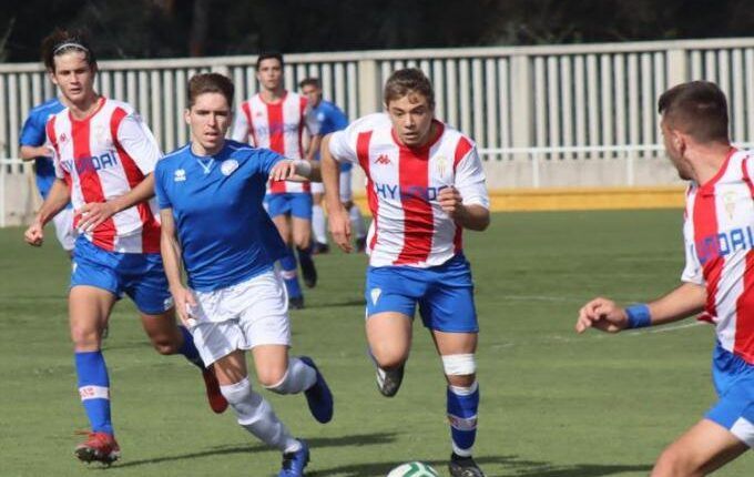 Álvaro Leiva con el juvenil del Algeciras