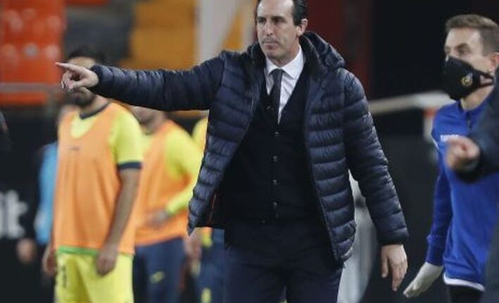 Unai Emery en la banda de Mestalla con el Villarreal