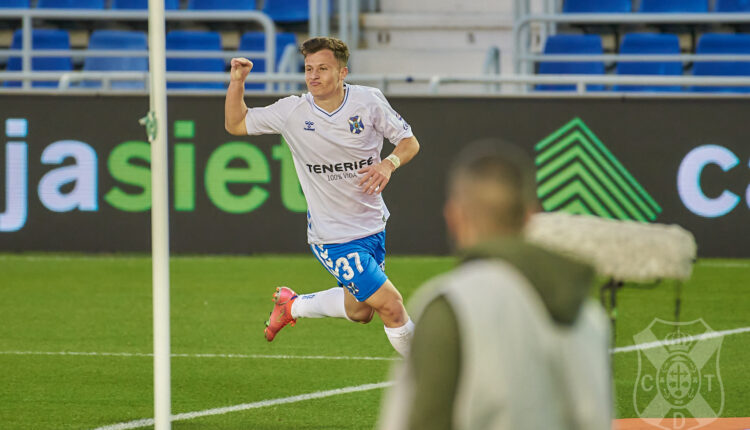 Germán Valera celebrando el 3-1 al Alcorcón