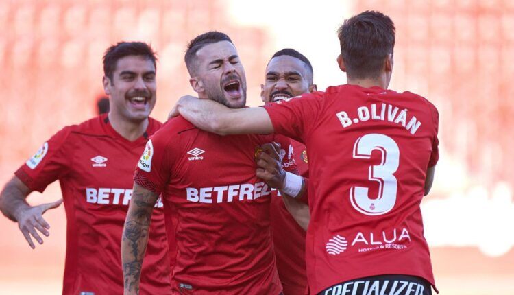 Jugadores del Mallorca celebran un tanto