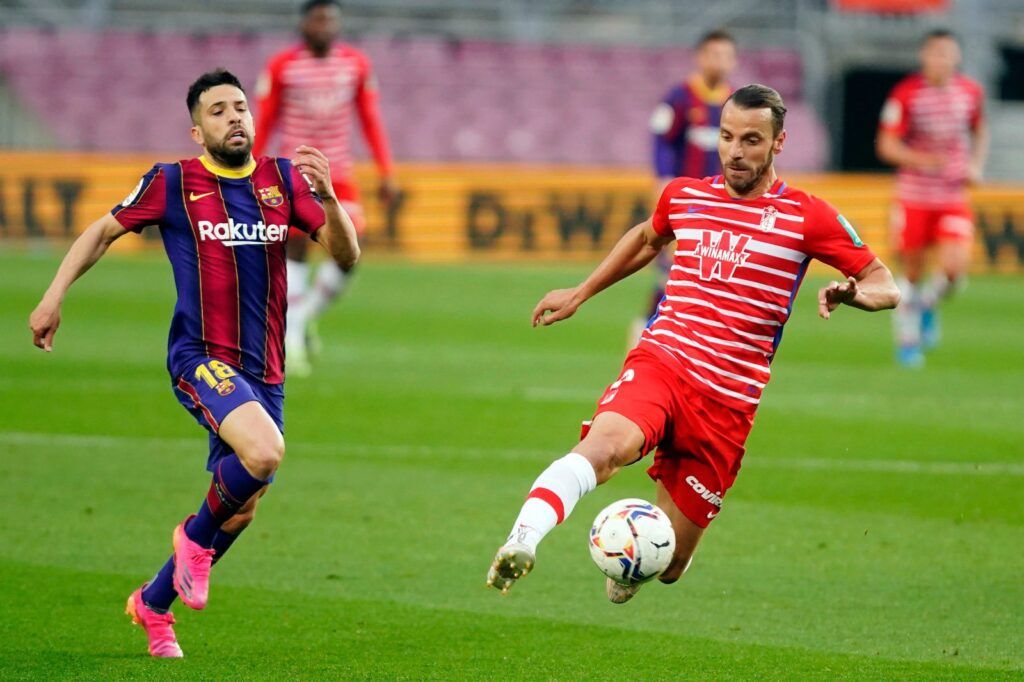 Roberto Soldado y Jordi Alba en un FC Barcelona - Granada CF